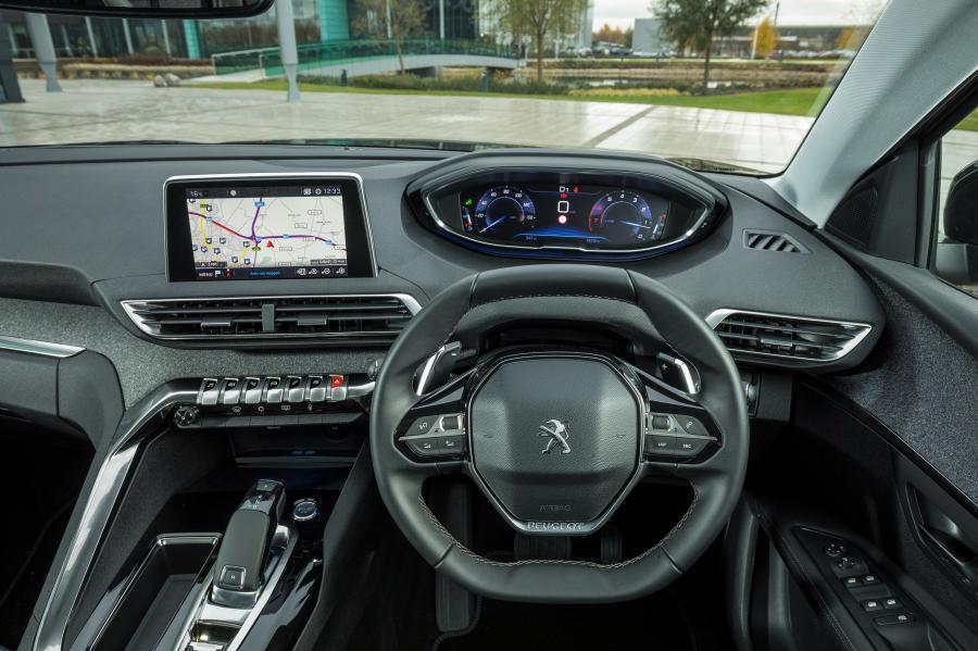 Торпедо Peugeot 3008 2016 года  (UK) (фото 8 из 11)